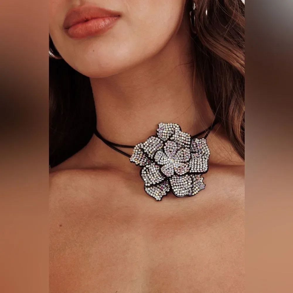 Elegant Floral Crystal Necklace A1180